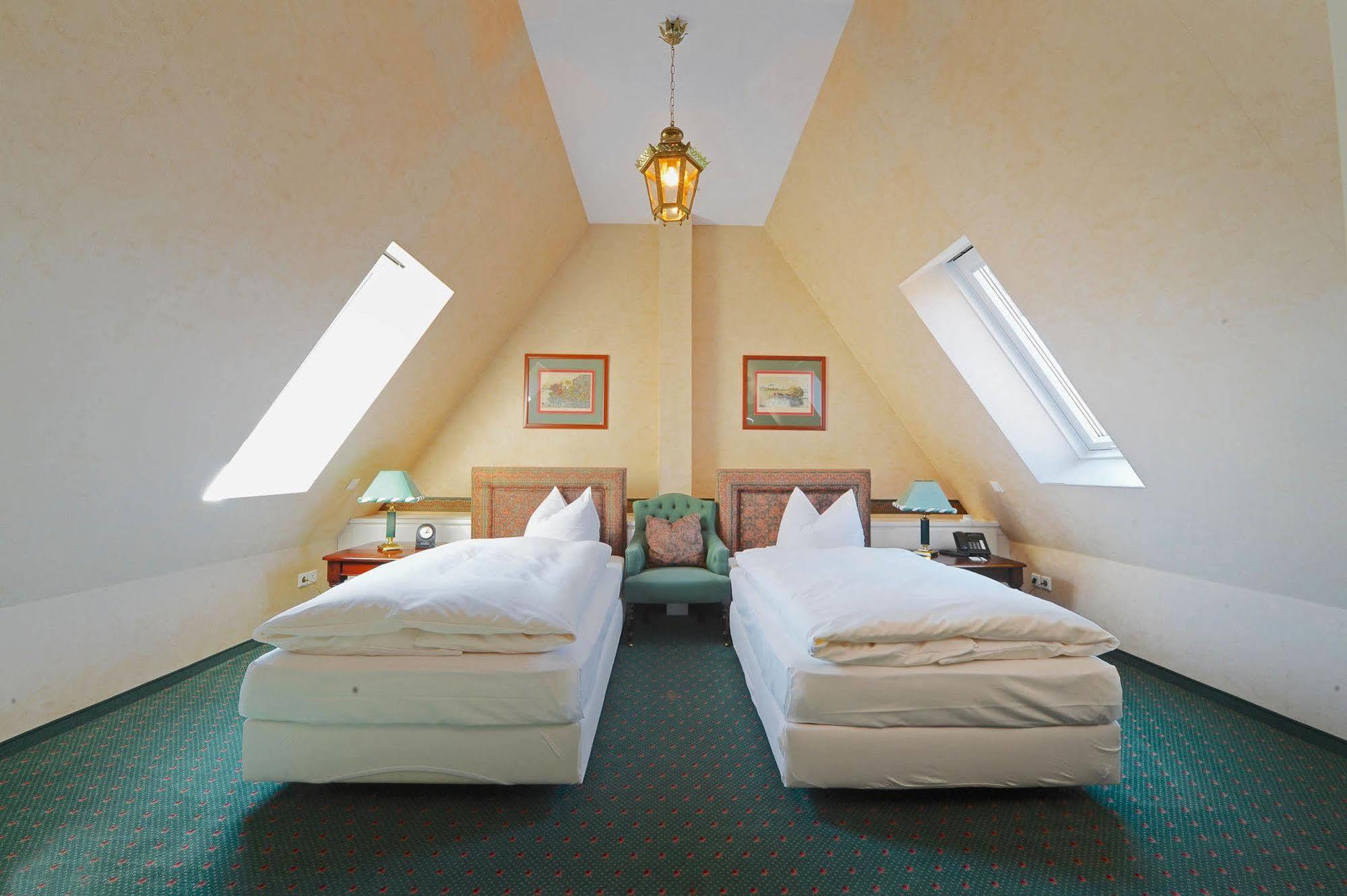 Schlosshotel Villa Westerberge Aschersleben Exteriör bild