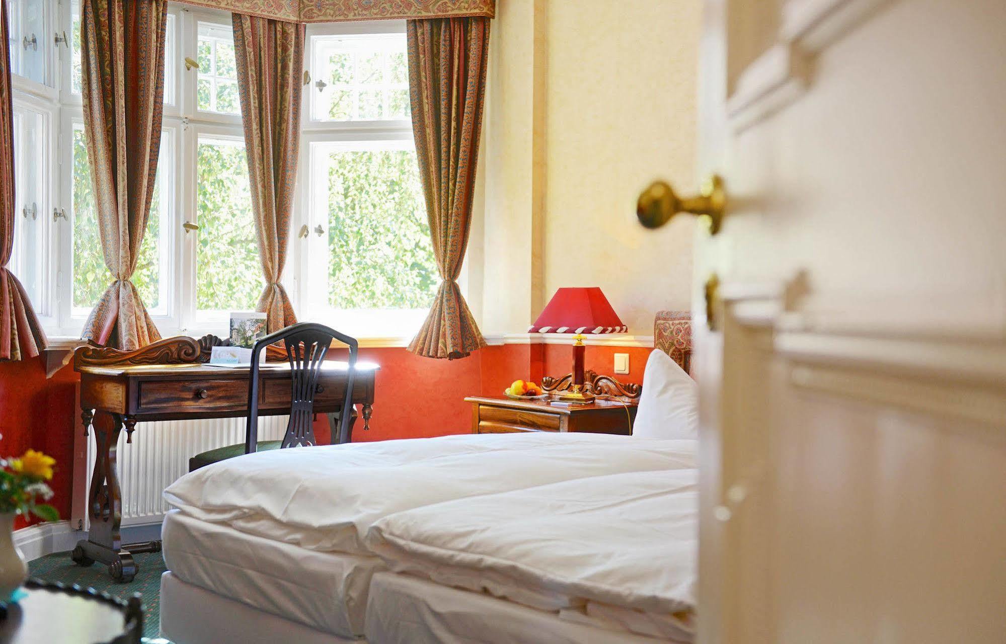 Schlosshotel Villa Westerberge Aschersleben Exteriör bild